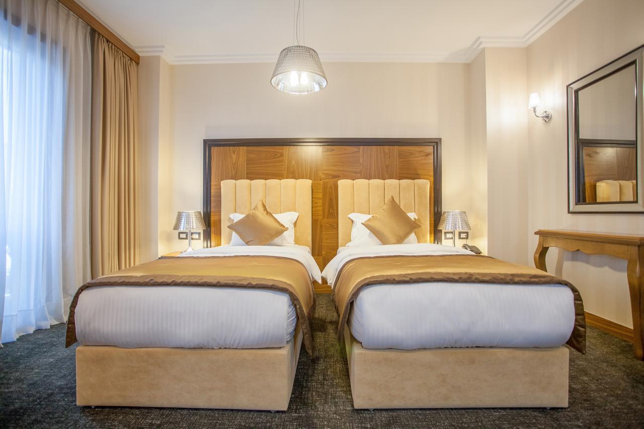 Hotel Colosseo Tirana Esterno foto
