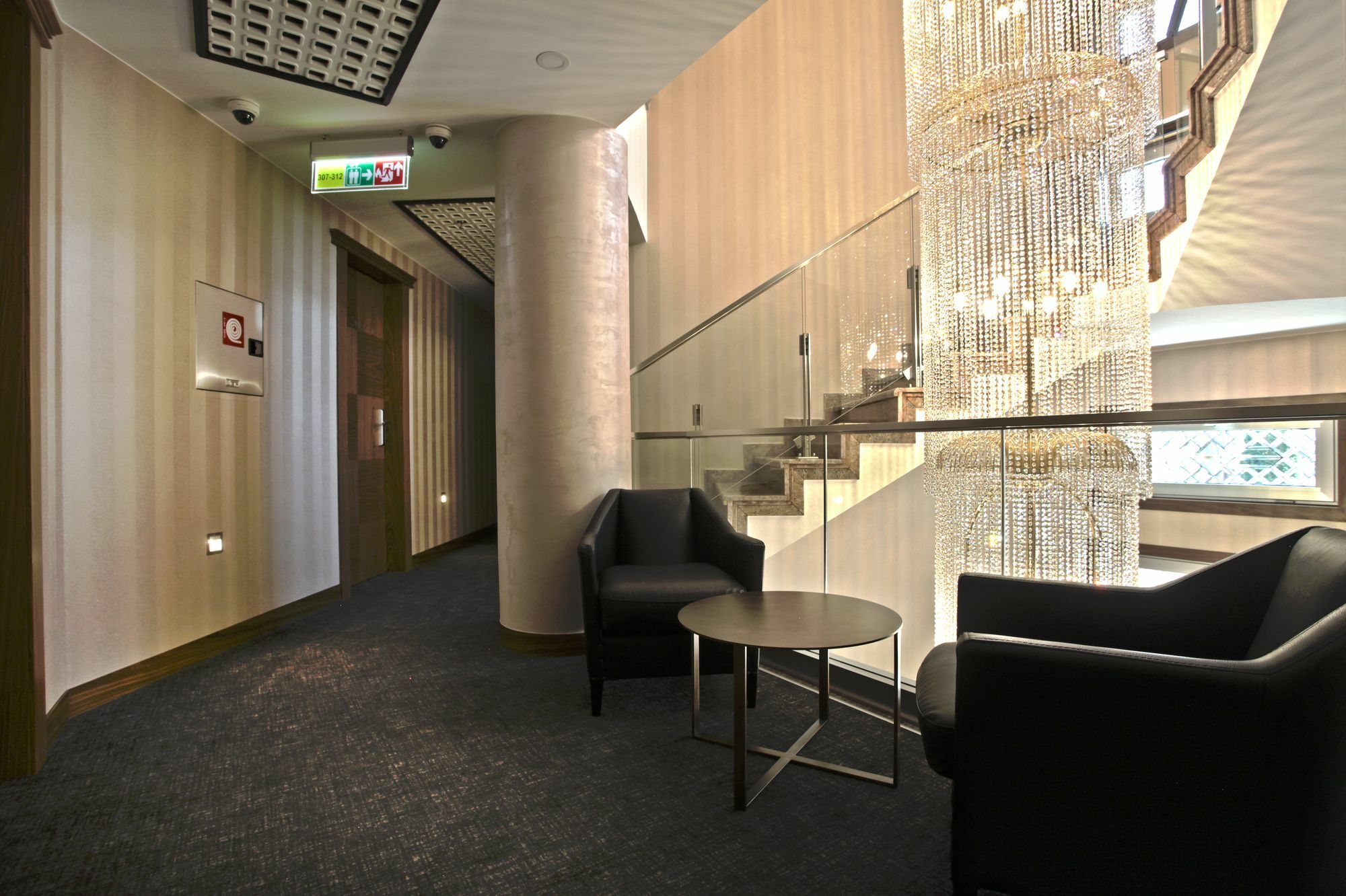 Hotel Colosseo Tirana Esterno foto