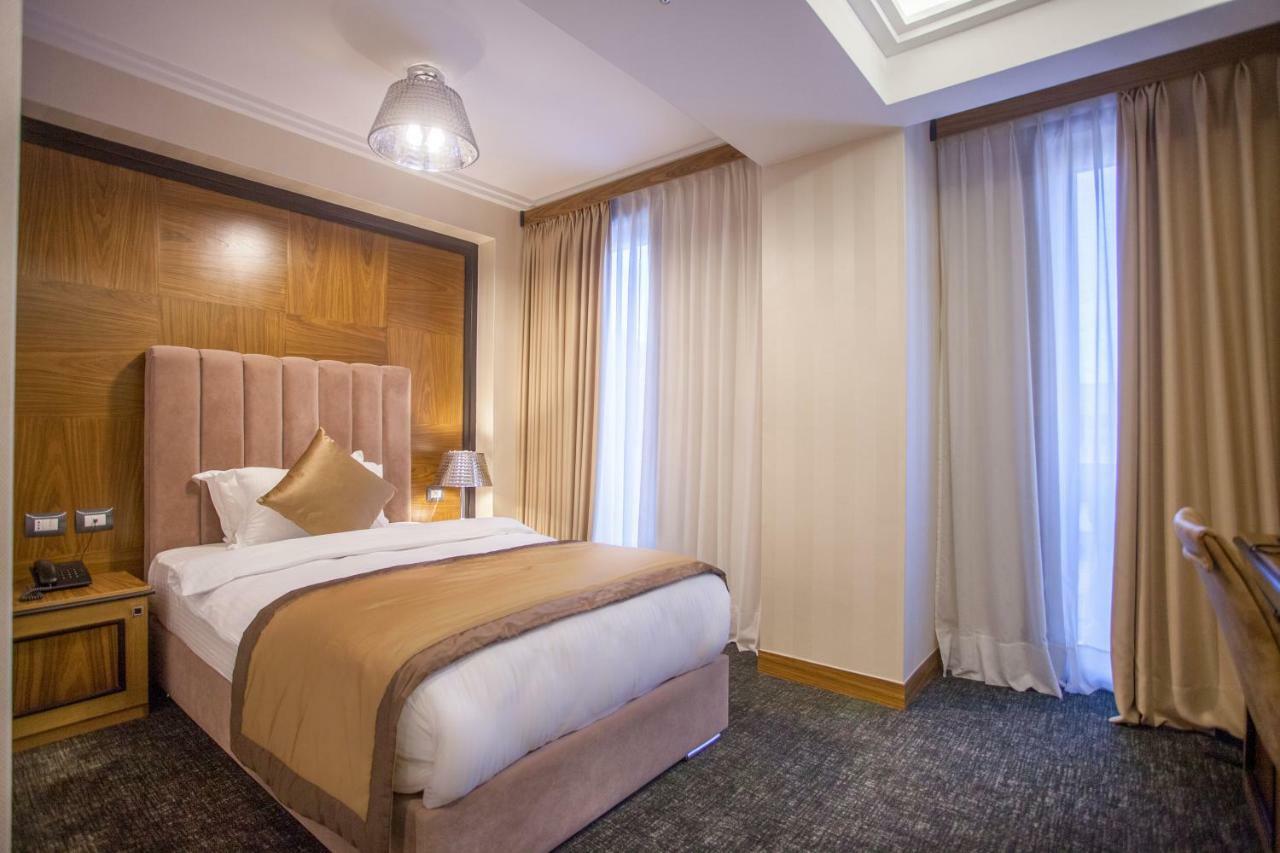 Hotel Colosseo Tirana Esterno foto